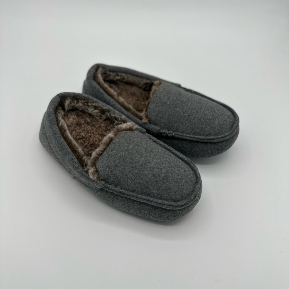 Other - NWOT Boys Soft Warm Indoor/Outdoor Shoe